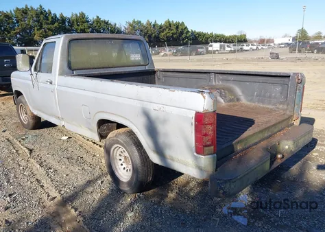 1983 Ford F100 z USA, uszkodzony, nr VIN 1FTCF10Y2DNA53993